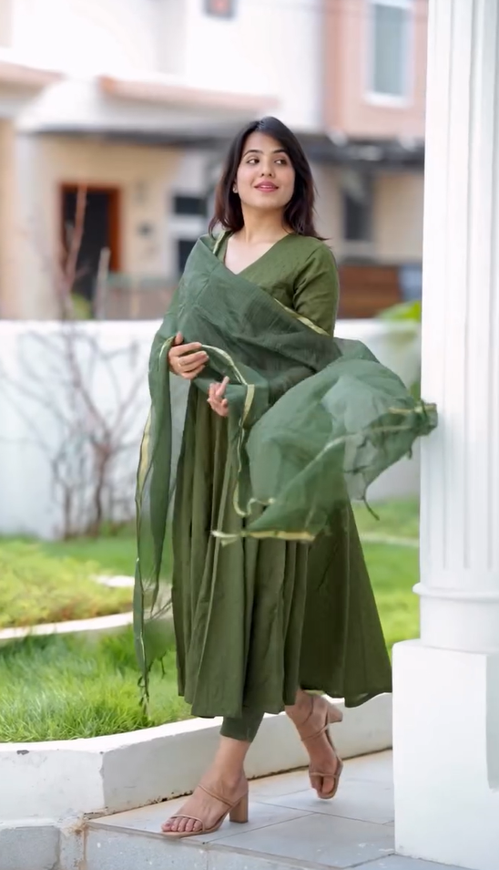 Alia Green Kurta Set with full set
