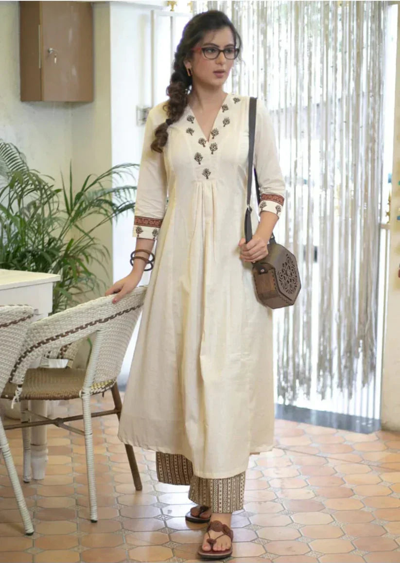 Women Cotton Blend Kurti Pant Set ...
